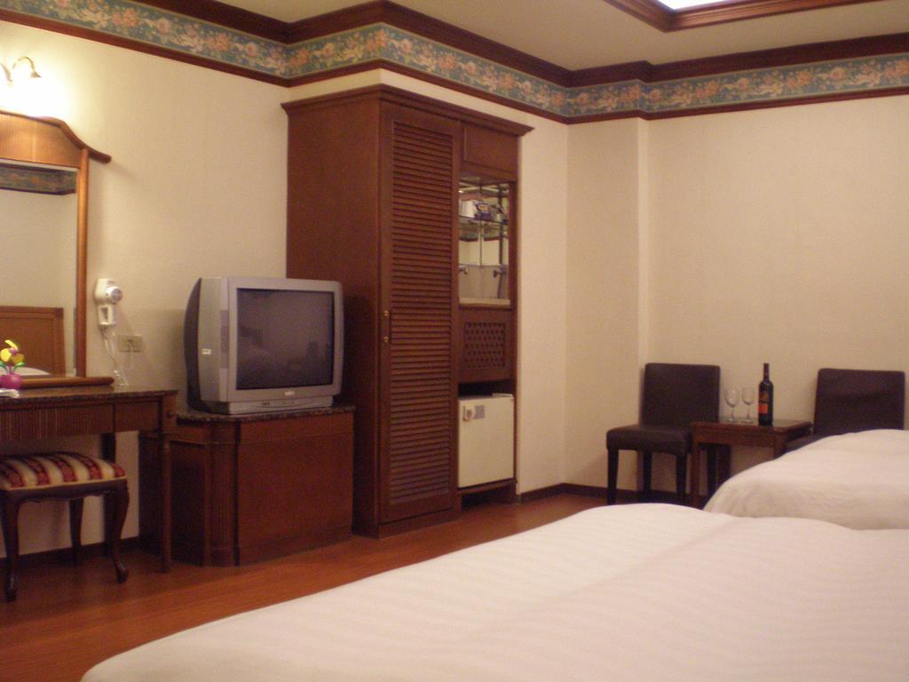 Emperor Hotel Гаосюн Номер фото
