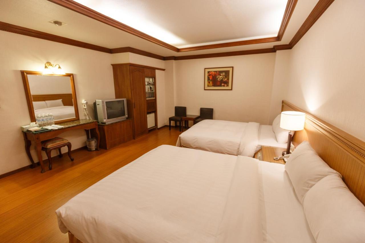 Emperor Hotel Гаосюн Экстерьер фото