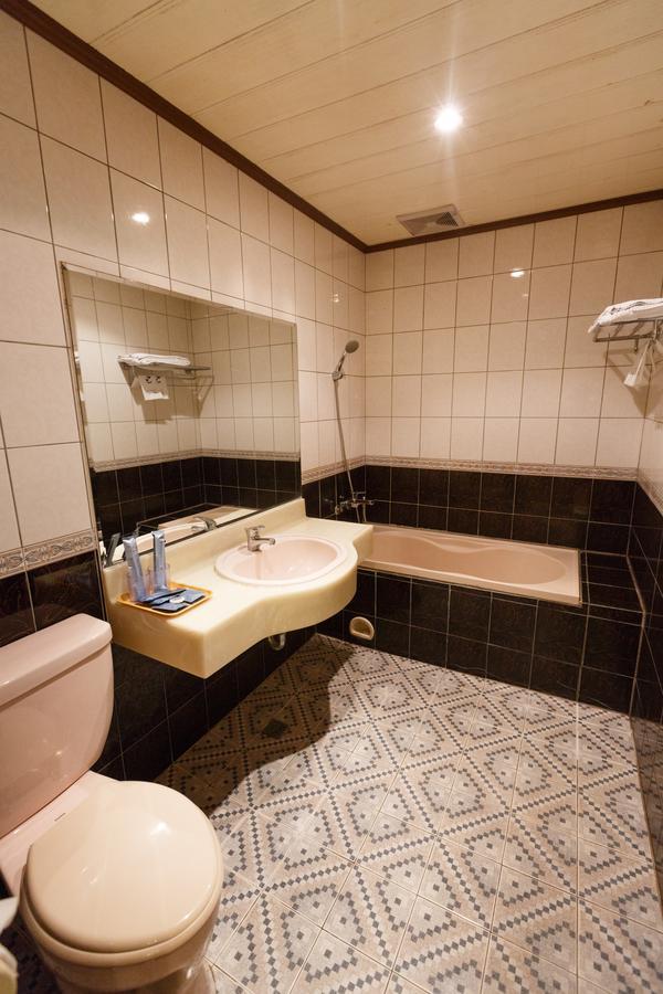 Emperor Hotel Гаосюн Экстерьер фото