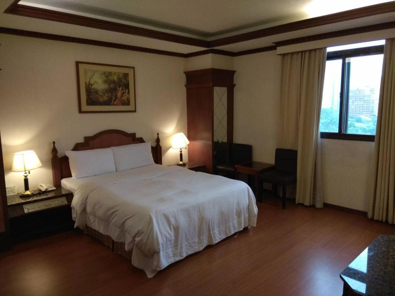 Emperor Hotel Гаосюн Экстерьер фото