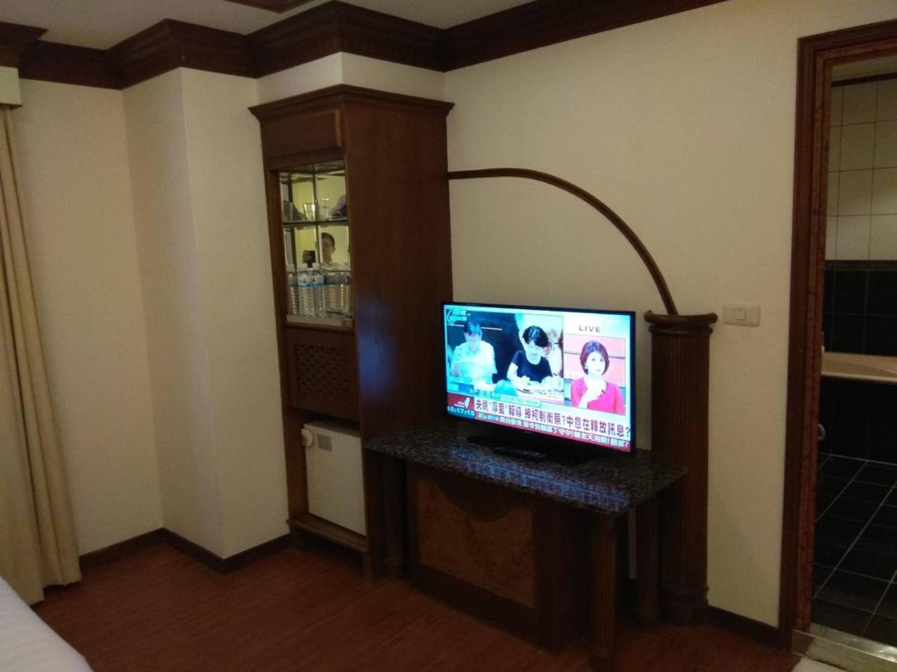 Emperor Hotel Гаосюн Экстерьер фото