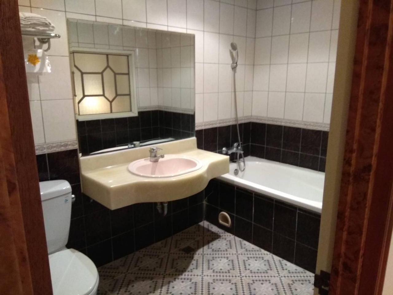 Emperor Hotel Гаосюн Экстерьер фото